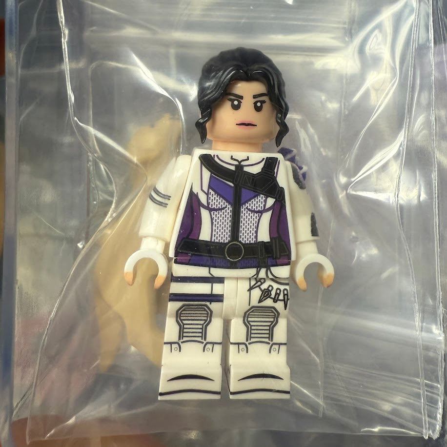 Jaka Kate Bishop (Hawkeye) - Variant White