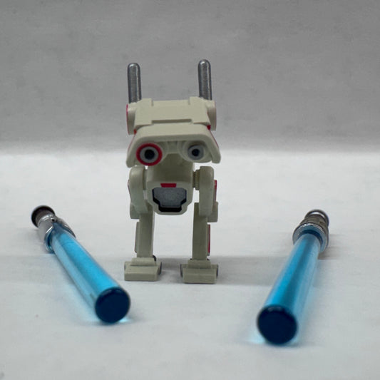 Baggles Exiled Scrapper Droid & Lightsaber